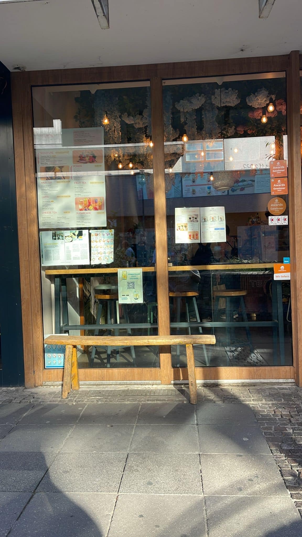 Purple Moment bei TEA99 — Fensterbank im Store Darmstadt