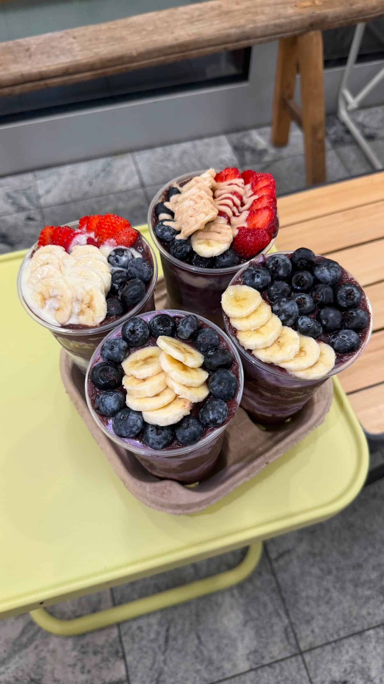 vier açaí bowls im tray — tea99 darmstadt am luisenplatz